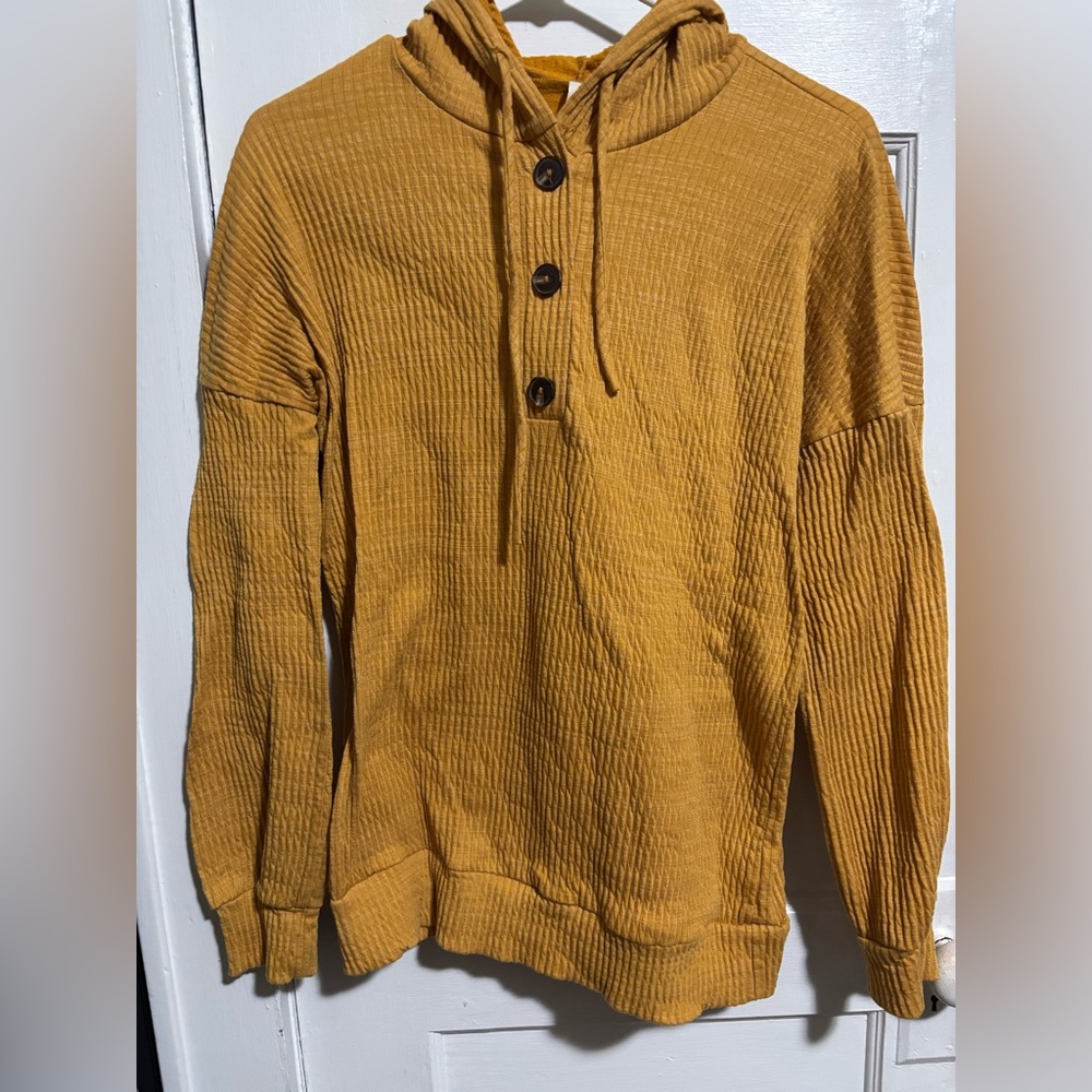 Vanilla Bay Golden Button-Up Top